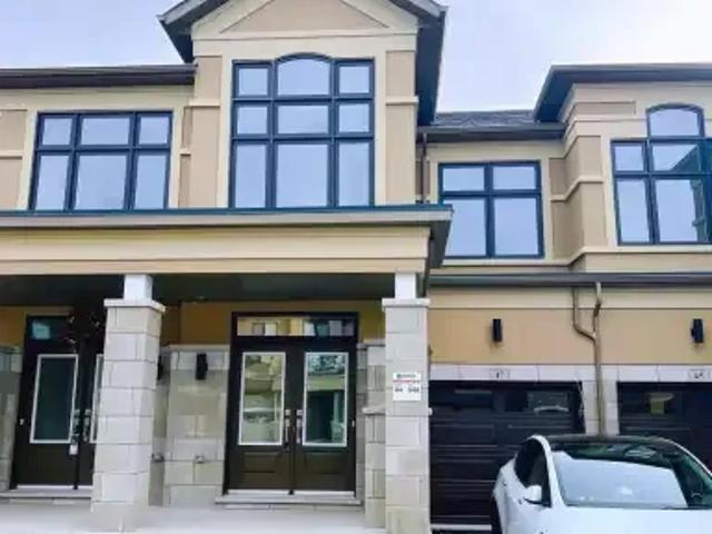 3 Bedroom Townhouse Richmond Hill ON 103958806