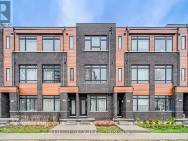 3 Bedroom Townhouse Richmond Hill ON 98098058