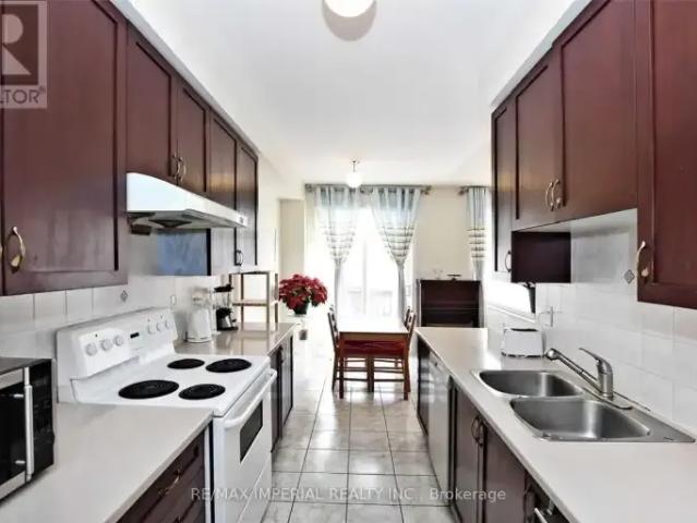 3 Bedroom Townhouse Richmond Hill ON LS102752745