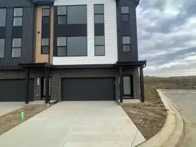 3 Bedroom Townhouse St. Albert AB 102846346