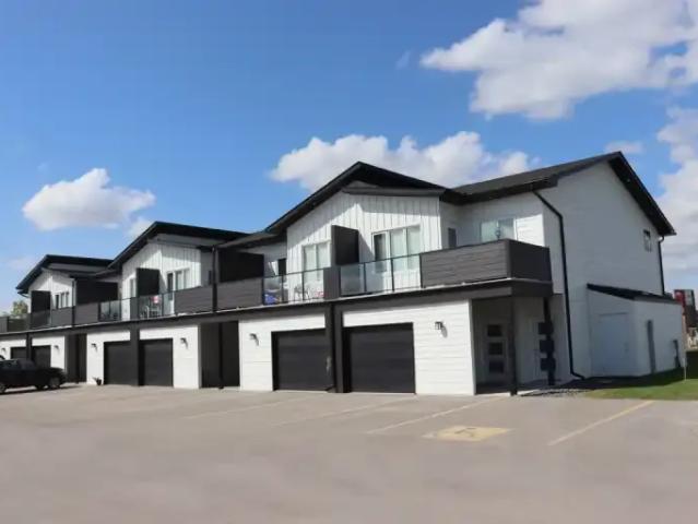 3 Bedroom Townhouse Ste Anne MB 102951690