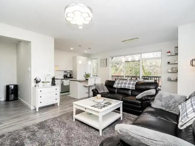 3 Bedroom Townhouse Surrey BC 102752475