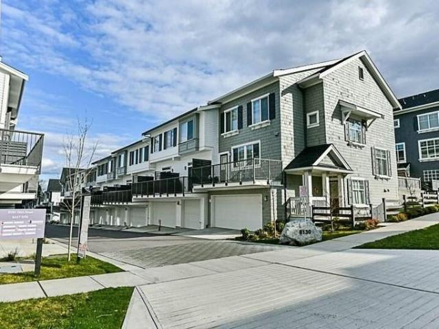 3 Bedroom Townhouse Surrey BC 102950841