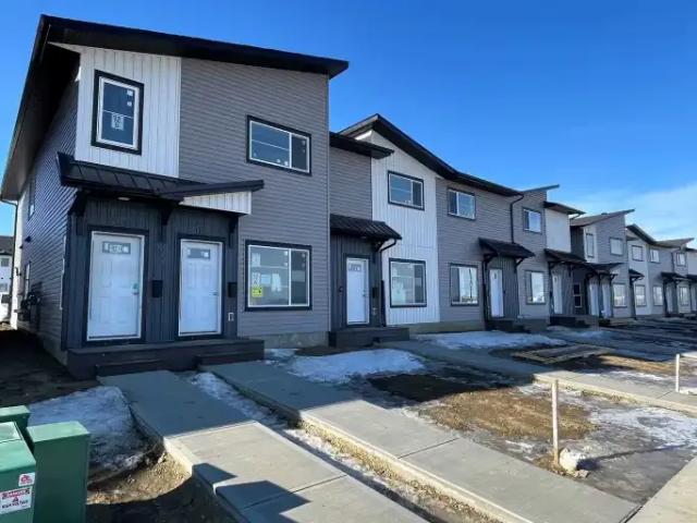 3 Bedroom Townhouse Sylvan Lake AB 102915105