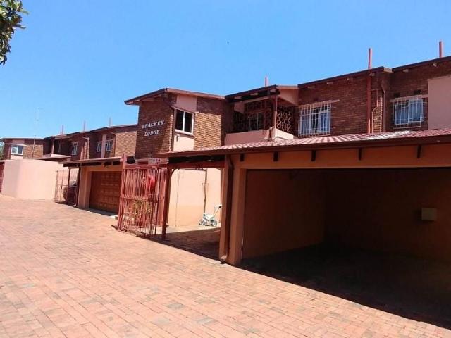 3 Bedroom townhouse sectional to rent in Brackenhurst, Alberton