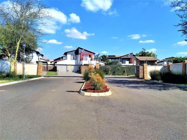3 Bedroom townhouse sectional to rent in Hazeldean, Pretoria
