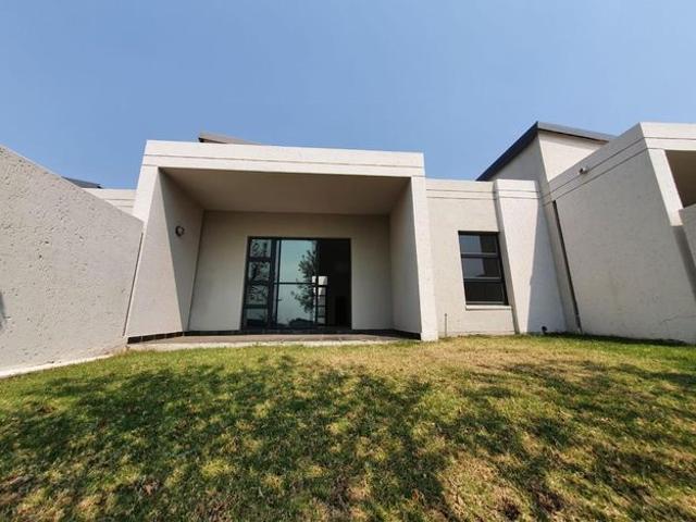 3 Bedroom townhouse sectional to rent in Jackal Creek Golf Estate, Randburg