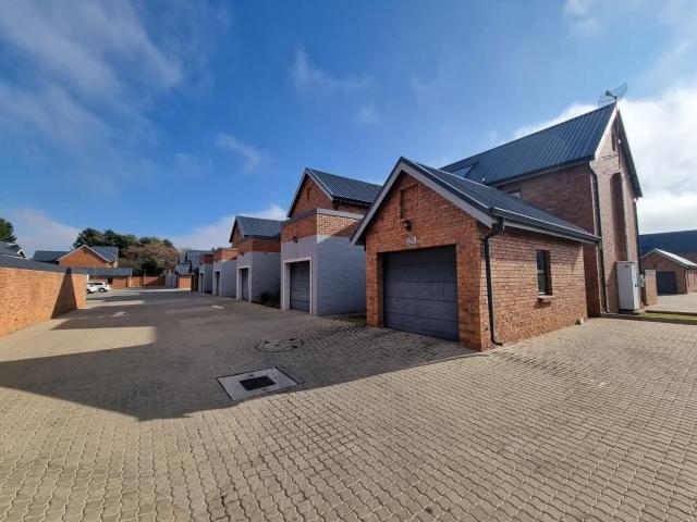 3 Bedroom townhouse sectional to rent in Rynfield, Benoni