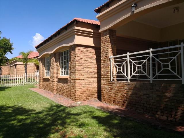 3 Bedroom townhouse sectional to rent in Safari Gardens, Rustenburg
