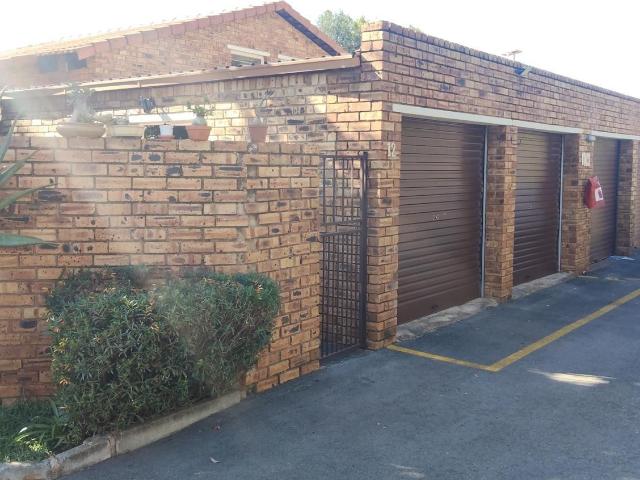 3 Bedroom townhouse sectional to rent in Weltevreden Park, Roodepoort