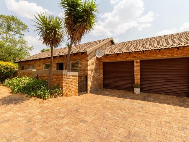 3 Bedroom townhouse sectional to rent in Wilgeheuwel, Roodepoort