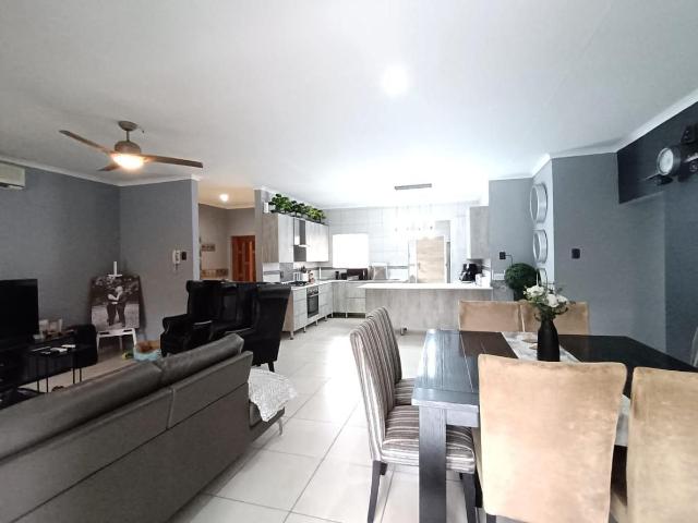 3 Bedroom townhouse sectional for sale in Three Rivers Proper, Vereeniging