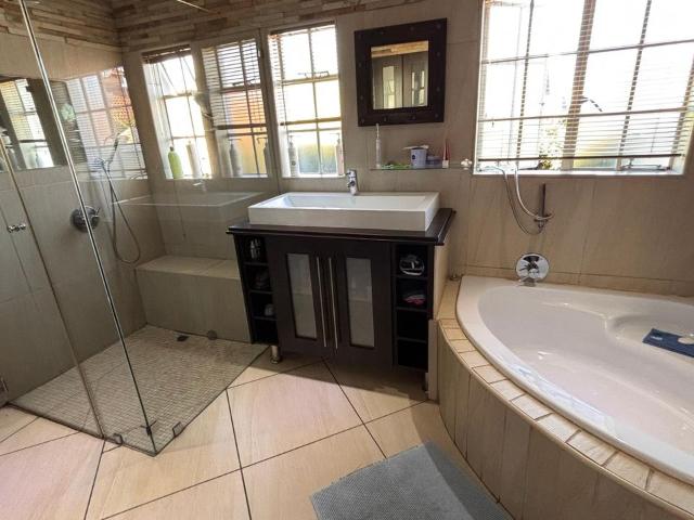 3 Bedroom townhouse sectional for sale in Vanderbijlpark SW 5