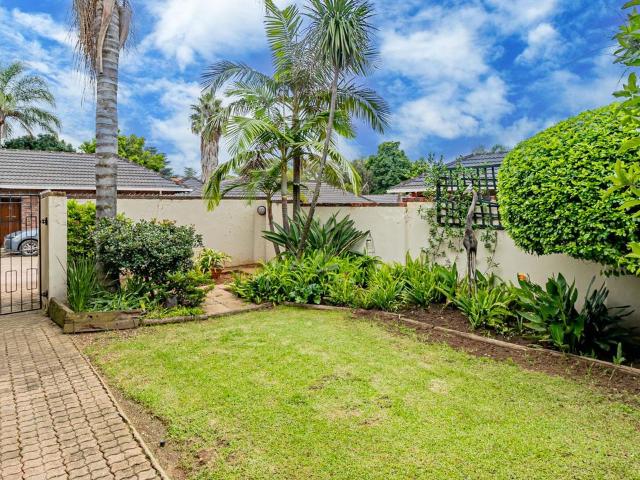 3 Bedroom townhouse sectional for sale in Weltevreden Park, Roodepoort