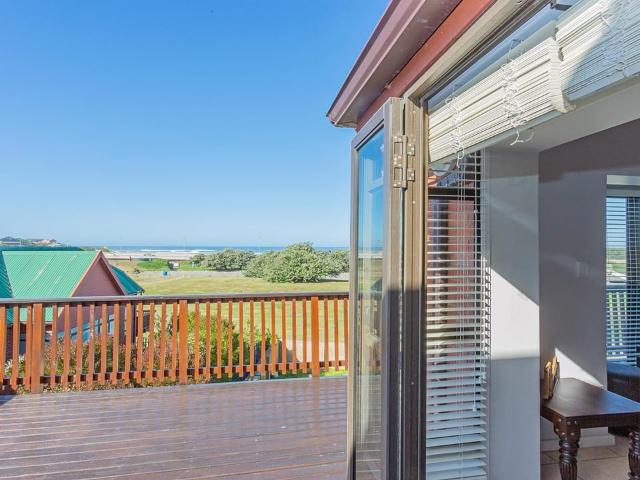 3 Bedroom townhouse sectional for sale in Wilderness Central