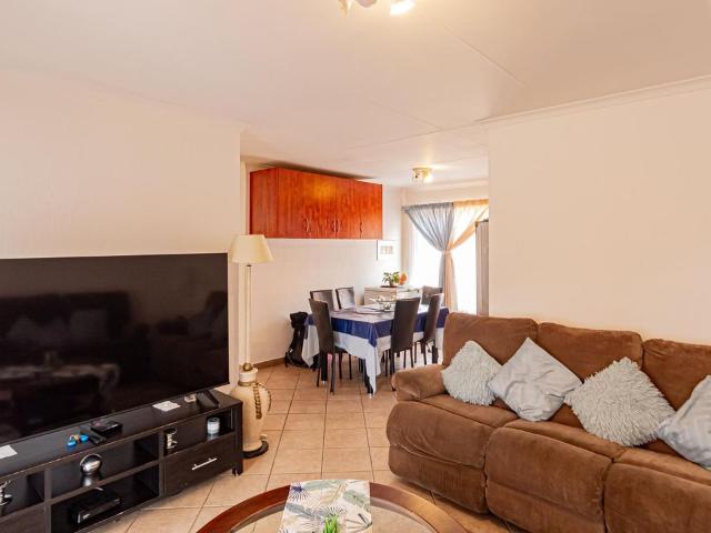 3 Bedroom townhouse sectional for sale in Willow Park Manor, Pretoria