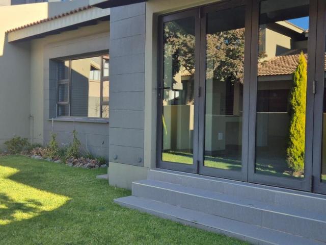 3 Bedroom townhouse sectional for sale in Woodland Hills Wildlife Estate, Bloemfontein