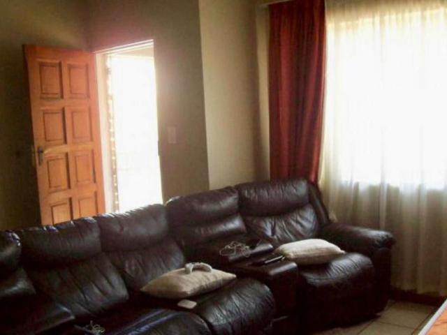 3 Bedroom townhouse sectional for sale in Annadale, Polokwane