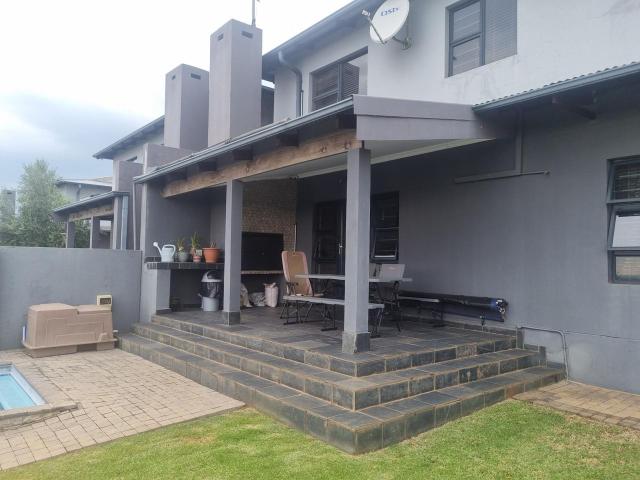 3 Bedroom townhouse sectional for sale in Cashan, Rustenburg