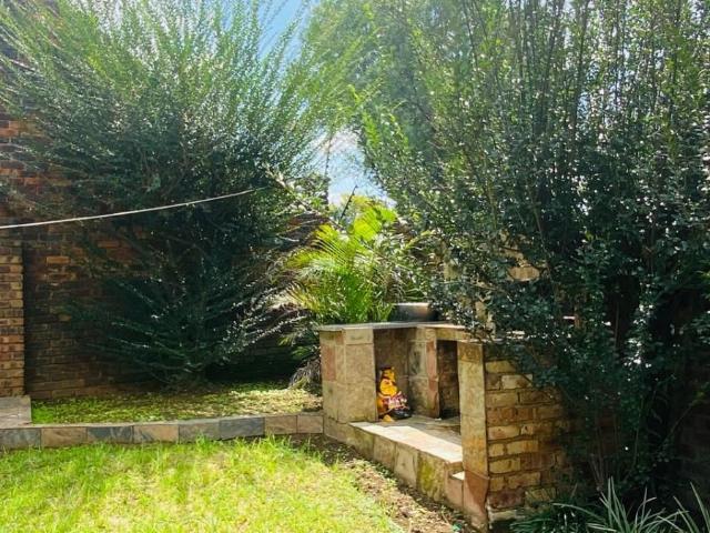 3 Bedroom townhouse sectional for sale in Del Judor, Witbank