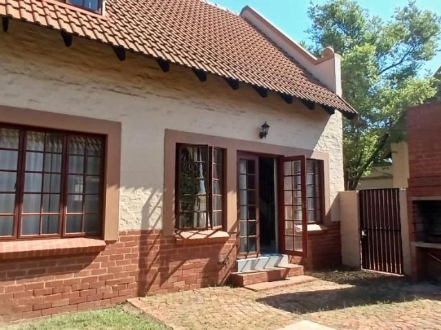3 Bedroom townhouse sectional for sale in Equestria, Pretoria