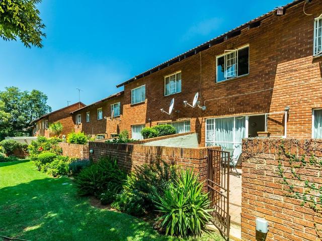 3 Bedroom townhouse sectional for sale in Fairland, Randburg