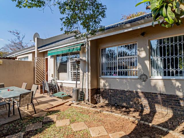 3 Bedroom townhouse sectional for sale in Fourways, Sandton