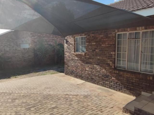 3 Bedroom townhouse sectional for sale in Flimieda, Klerksdorp
