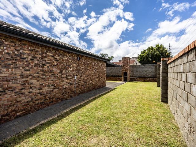 3 Bedroom townhouse sectional for sale in Gonubie, East London