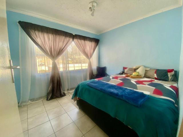 3 Bedroom townhouse sectional for sale in Glenanda, Johannesburg