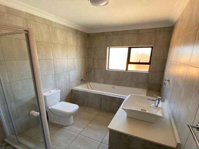 3 Bedroom townhouse sectional for sale in Helderwyk, Brakpan
