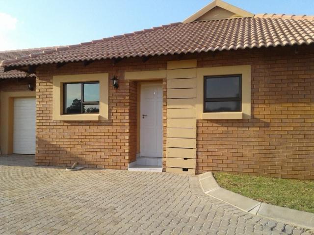 3 Bedroom townhouse sectional for sale in Helderwyk, Brakpan