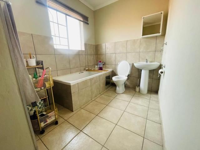 3 Bedroom townhouse sectional for sale in Kosmosdal, Centurion