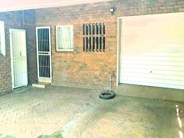 3 Bedroom townhouse sectional for sale in Louis Trichardt