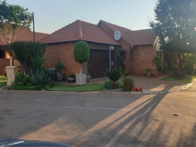 3 Bedroom townhouse sectional for sale in Montana Tuine, Pretoria