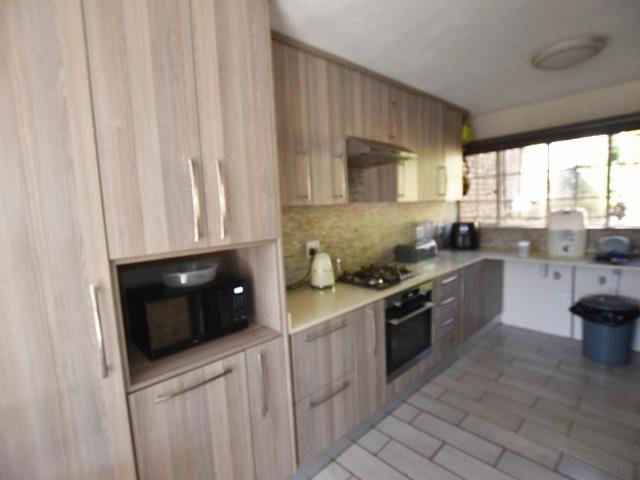 3 Bedroom townhouse sectional for sale in Moreleta Park, Pretoria