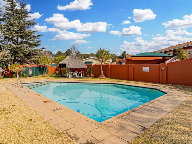 3 Bedroom townhouse sectional for sale in Northwold, Randburg