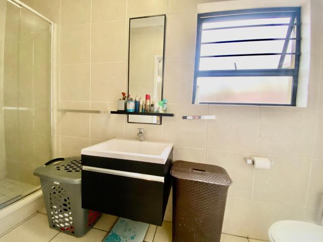 3 Bedroom townhouse sectional for sale in Oakdene, Johannesburg