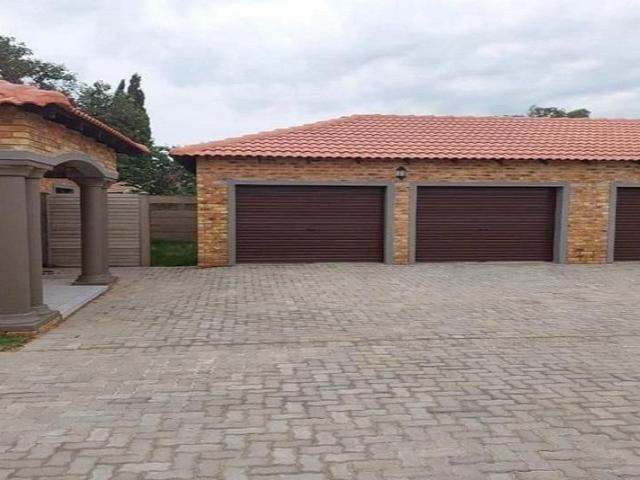 3 Bedroom townhouse sectional for sale in Riversdale, Meyerton