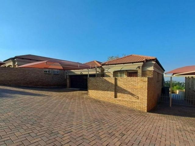 3 Bedroom townhouse sectional for sale in Safari Gardens, Rustenburg