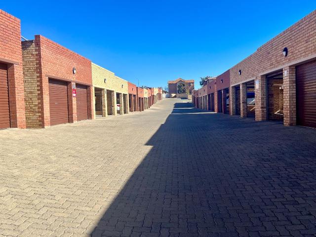 3 Bedroom townhouse sectional for sale in Shellyvale, Bloemfontein