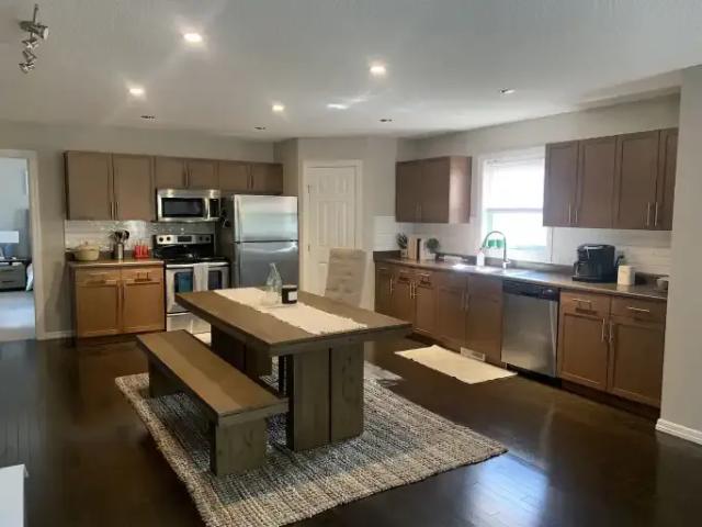 3 Bedroom Townhouse Sherwood Park AB 104180638