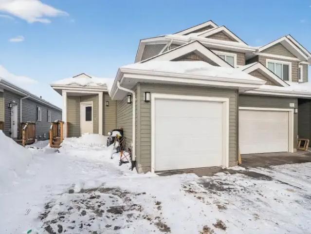 3 Bedroom Townhouse Spruce Grove AB 100809573