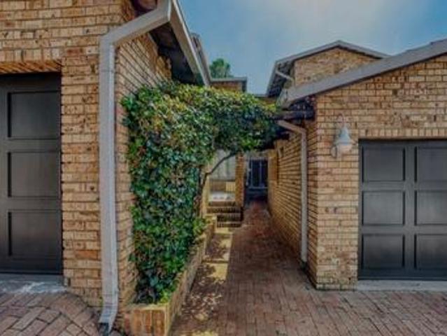 3 bedroom townhouse to let in victory park
