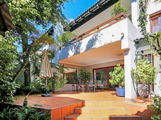 3 Bedroom Townhouse To Let in Woodmead