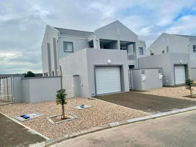 3 bedroom townhouse to let in woods.