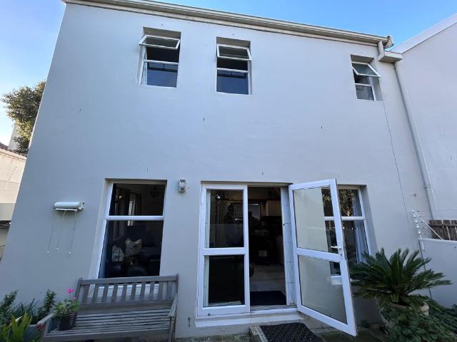 3 Bedroom Townhouse To Let in Wynberg Upper