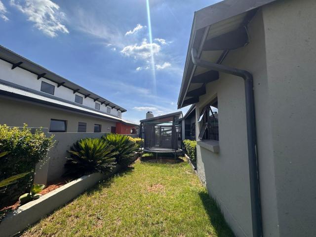 3 Bedroom Townhouse To Let in Ben Fleur