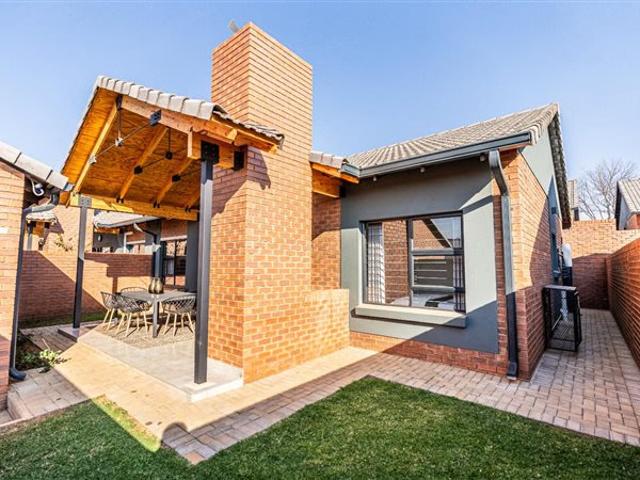3 Bedroom Townhouse To Let in Boardwalk Villas