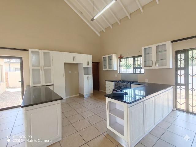 3 Bedroom Townhouse To Let in Boschdal